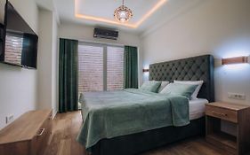 White Blue Ohrid - Luxury Apt, City Center, Private Parking, Balcony, Near Ohrid Lake